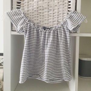 BRANDY MELVILLE off the shoulder tee